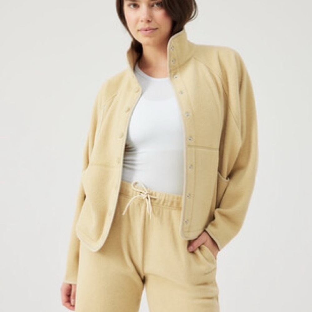 Outdoor Voices Jacket Women's Large L Tan RecFleece Snap Front Relaxed Fit Cozy